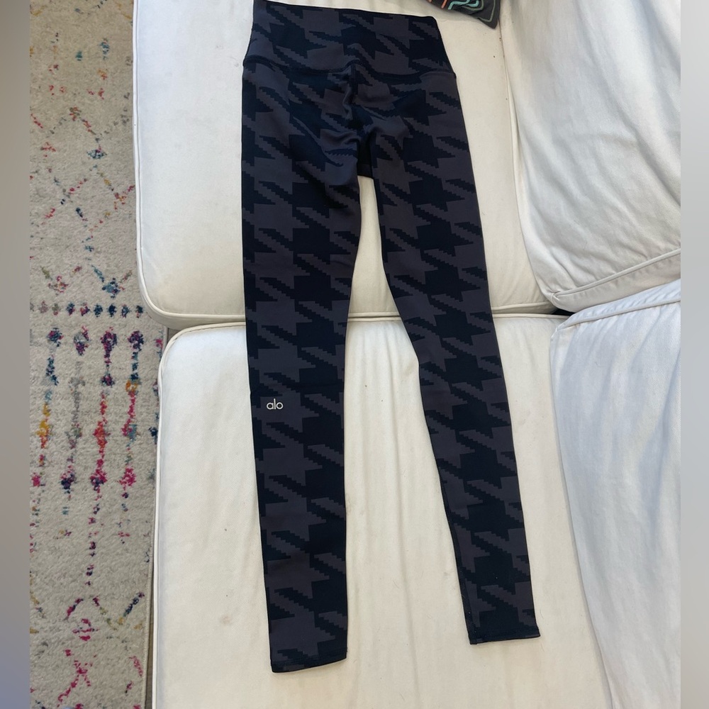 Alo Yoga Houndstooth Print Airbrush Leggings Size S - Picture 8 of 8